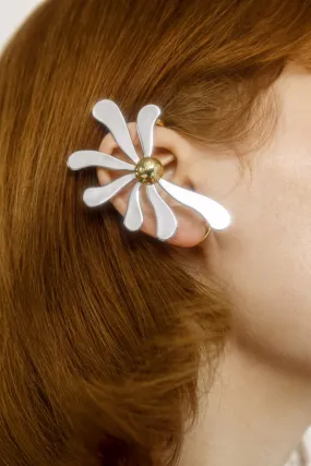 Daisy flower ear-cuff