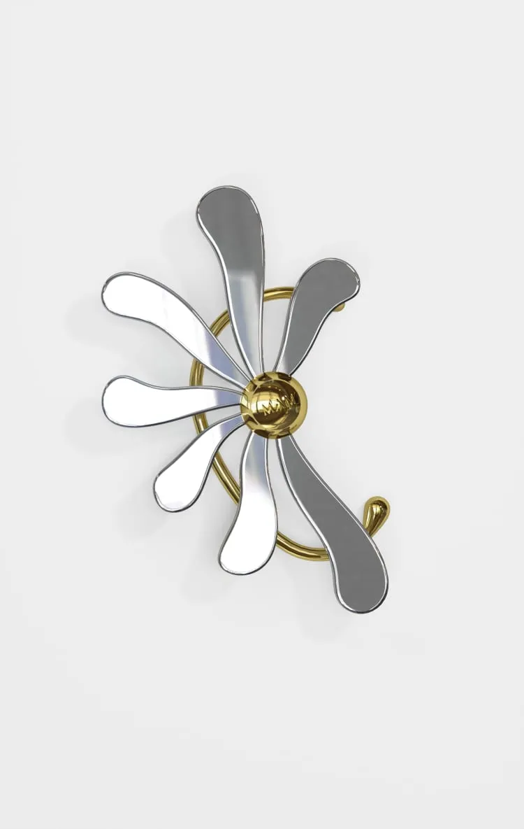 Daisy flower ear-cuff