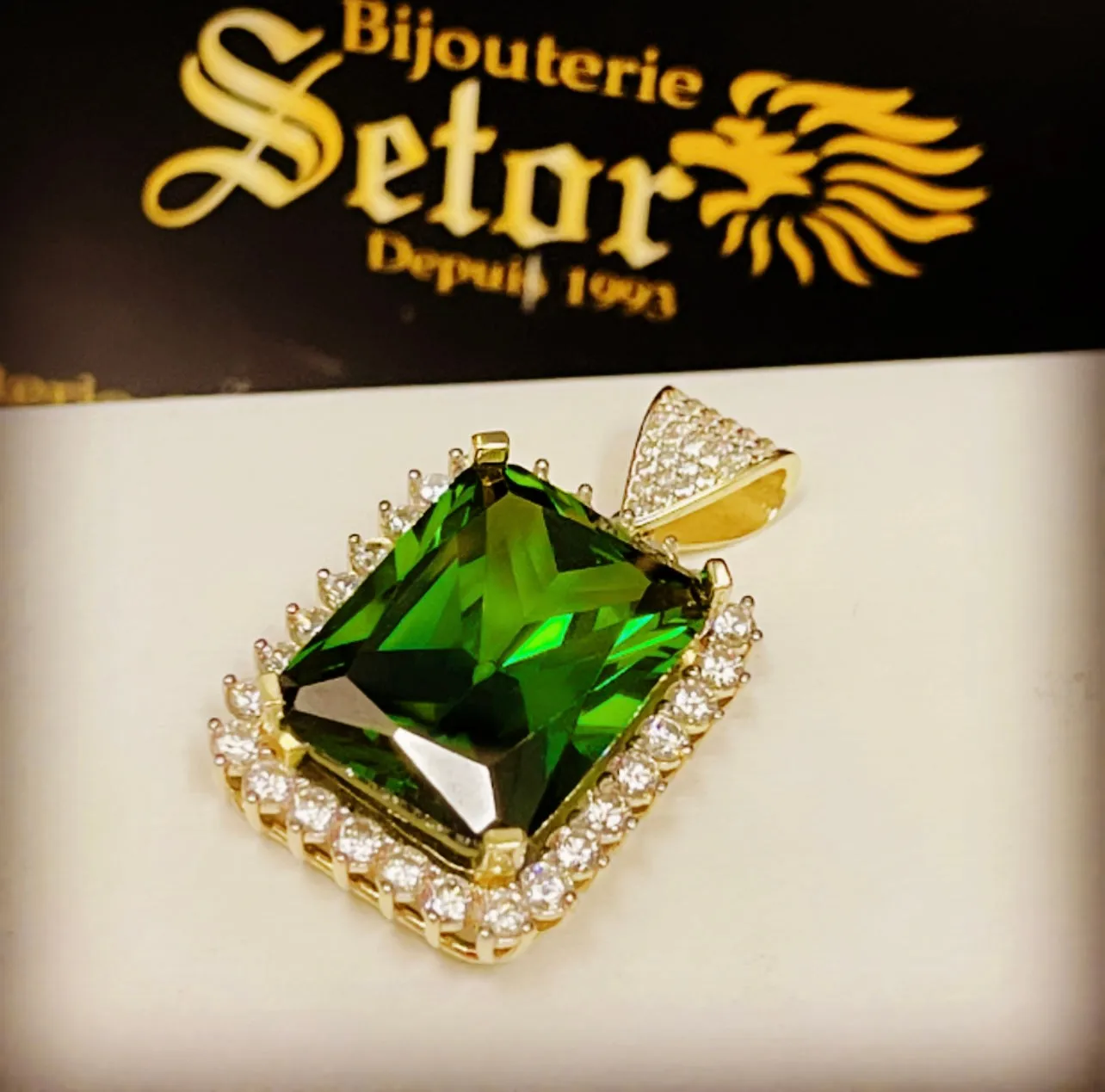 Emerald green pendant