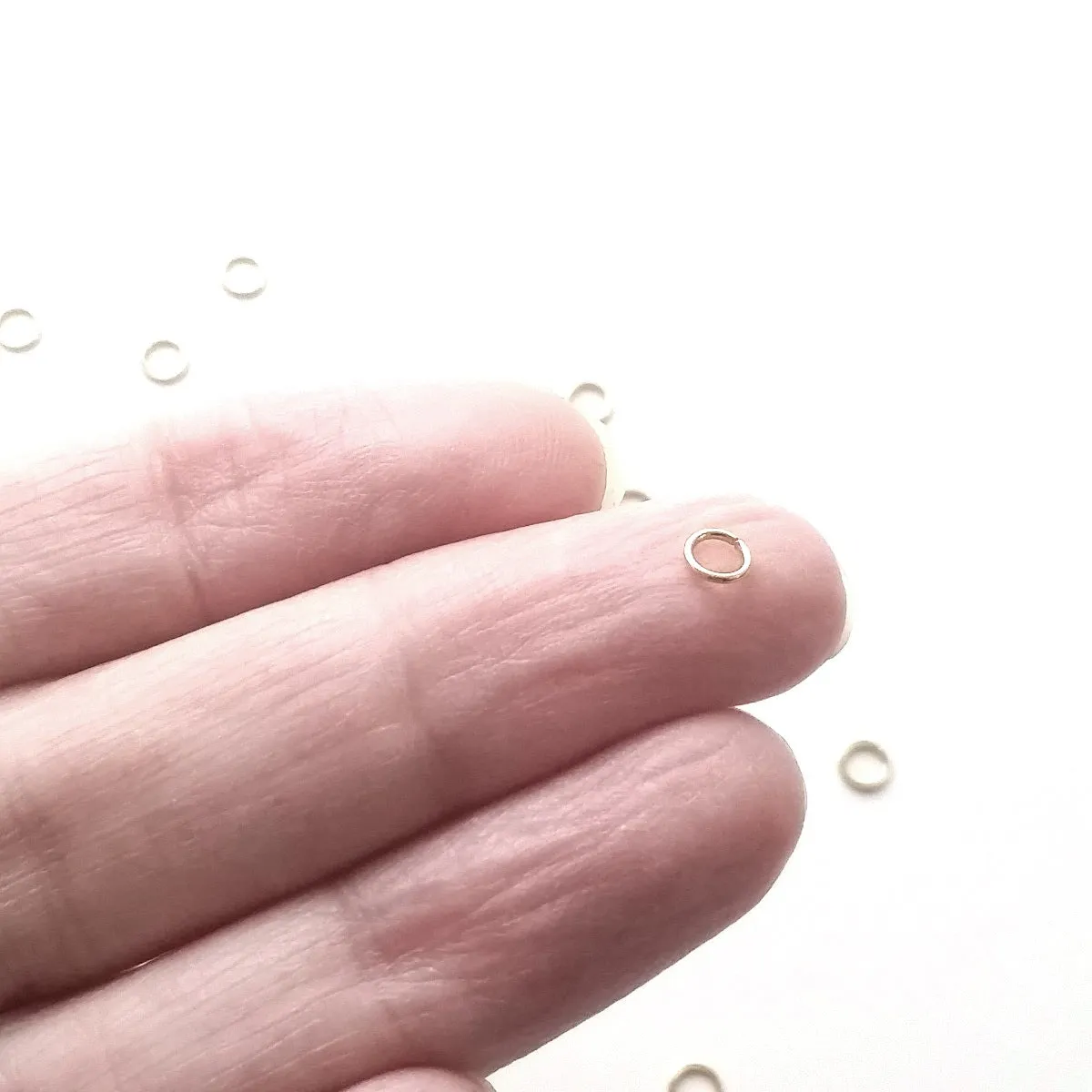 Gold Stainless Jump Rings, 4x0.6mm, 2.8mm Inside Diameter, 23 gauge, Closed Unsoldered, Lot Size 100