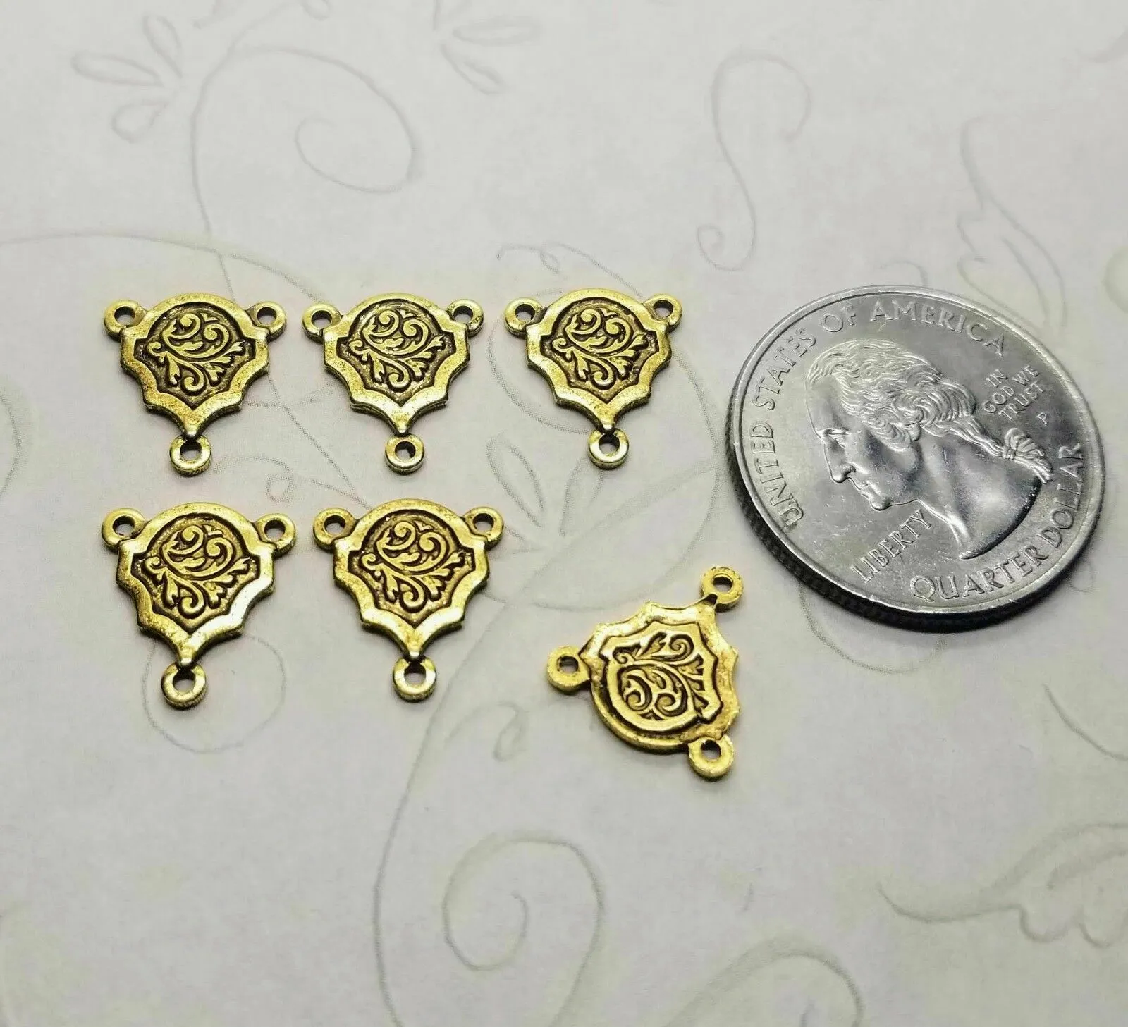 Small Brass Ornate Connectors With 3 Rings x 6 - 6166GB.